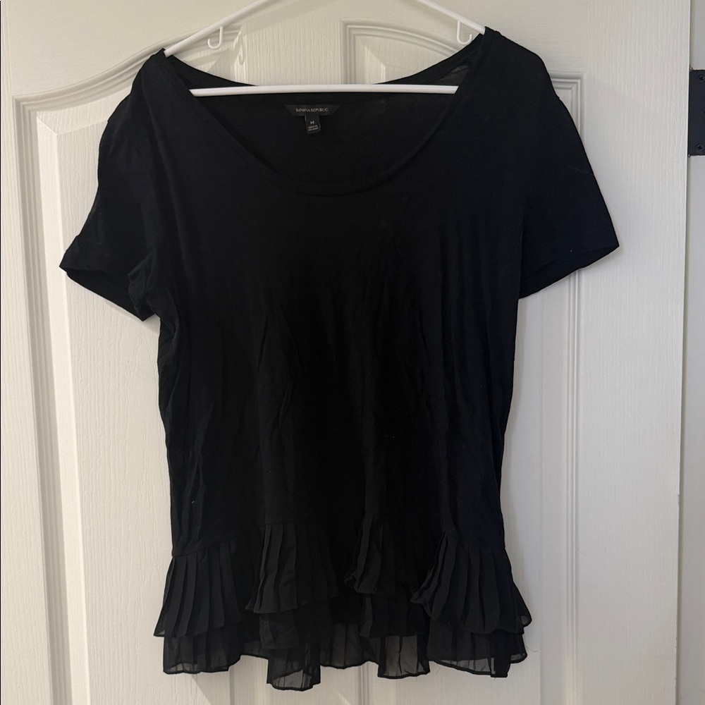 Banana republic black tee with ruffle bottom medium